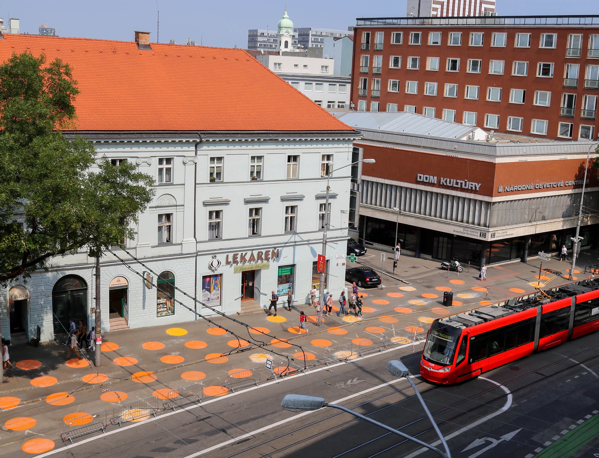 Příklad ze zahraničí - Bratislava, náměstí SNP
